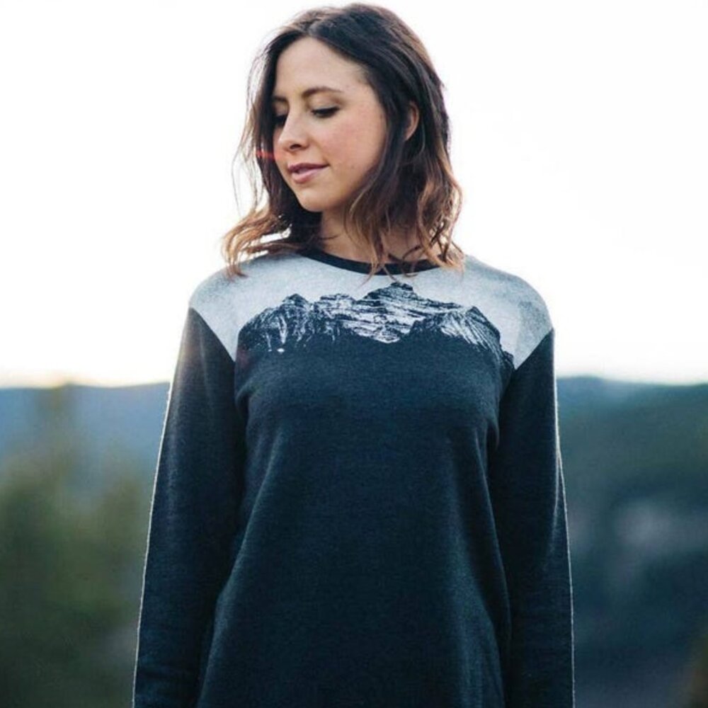 Tentree Mountain Graphic Crewneck Sweatshirt in Purple Lavender Mauve Women's